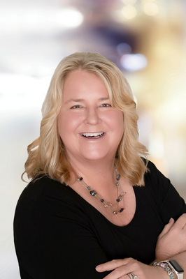 Portrait of Jeanne Kent, REALTOR® | NRLUX